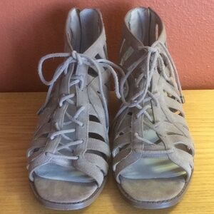 BCBGeneration Madeya Taupe Wedge Sandals Sz-9.5